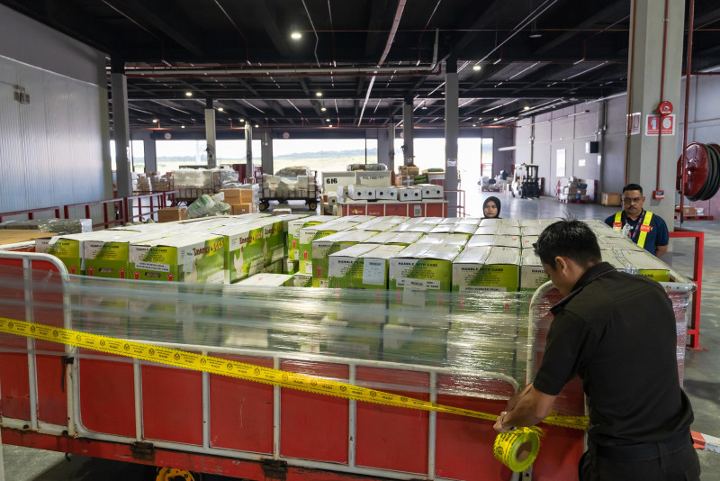 Imported chicken eggs land at KLIA to ease shortage 