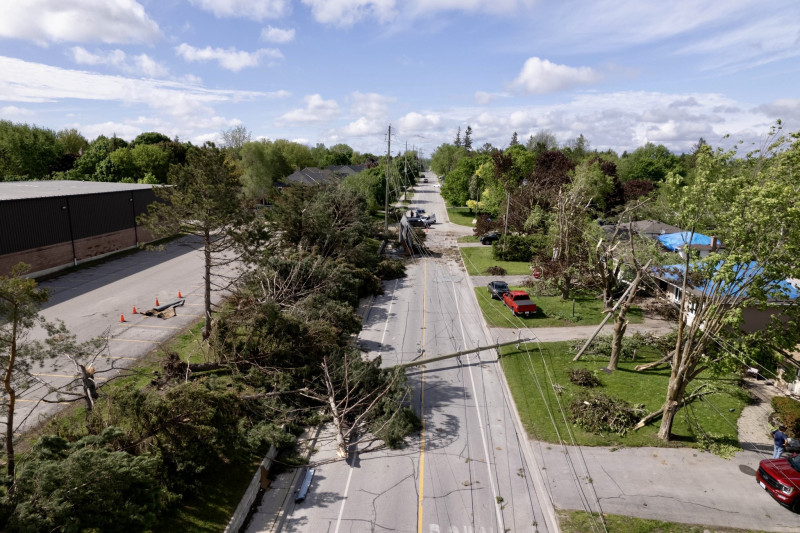 Canada storm: death toll rises to 8