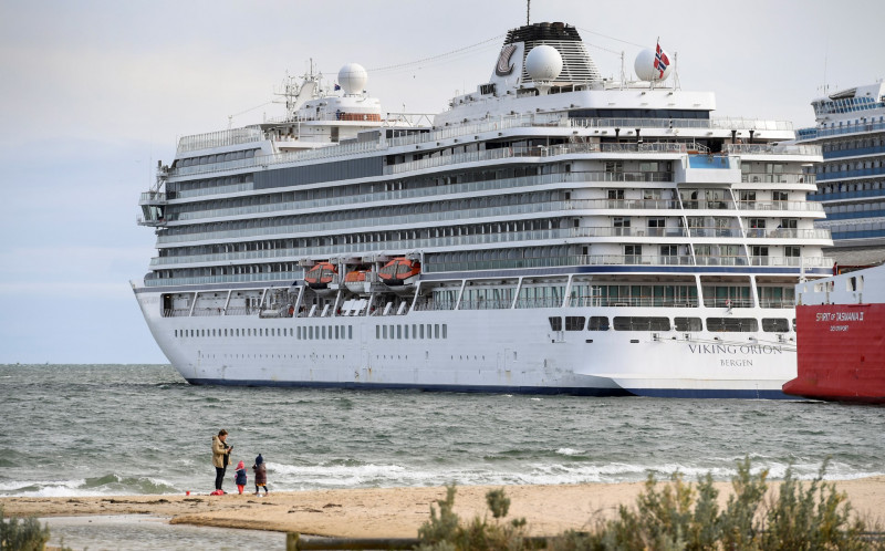 ‘Marine growth’ leaves cruise passengers stranded at sea for New Year