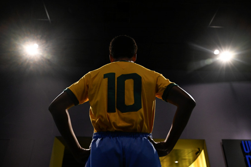 Brazilians bid final farewell to football ‘king’ Pele