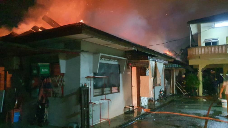 Two young siblings die in Gombak house fire
