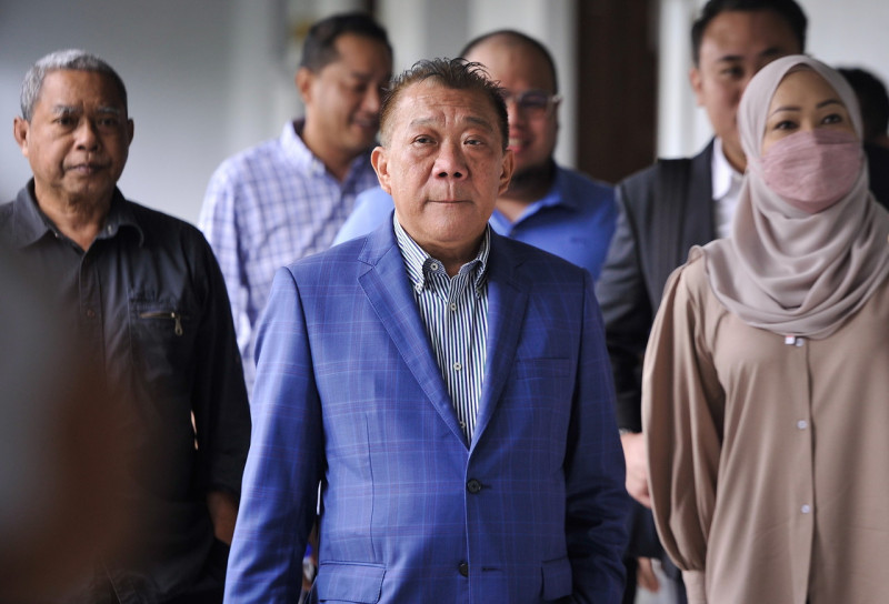 Court allows another postponement of Bung Moktar, Zizie’s graft trial