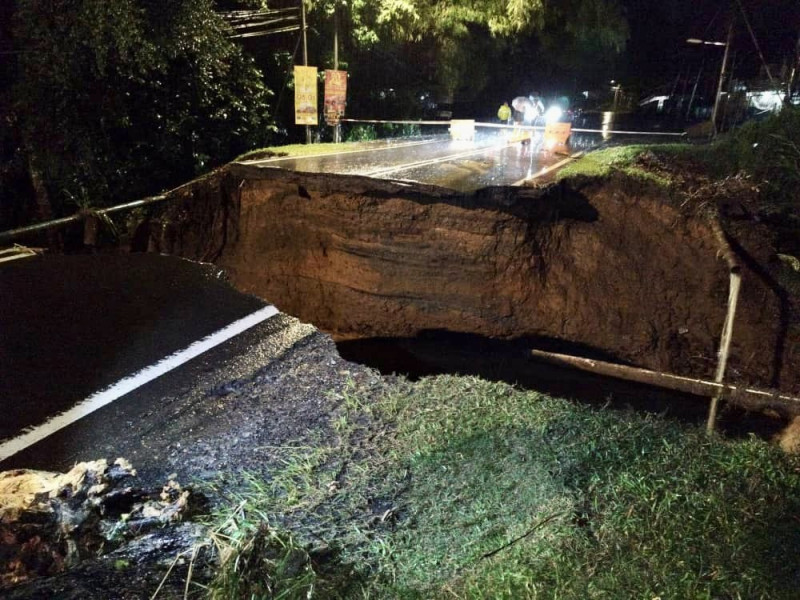 Collapsed culvert forces closure of KK-Sandakan road