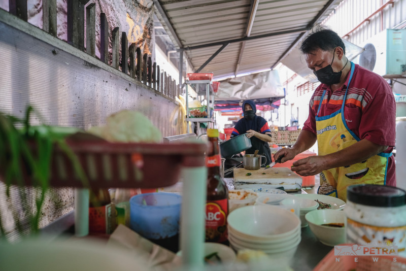 Face masks compulsory in Perlis for F&B workers