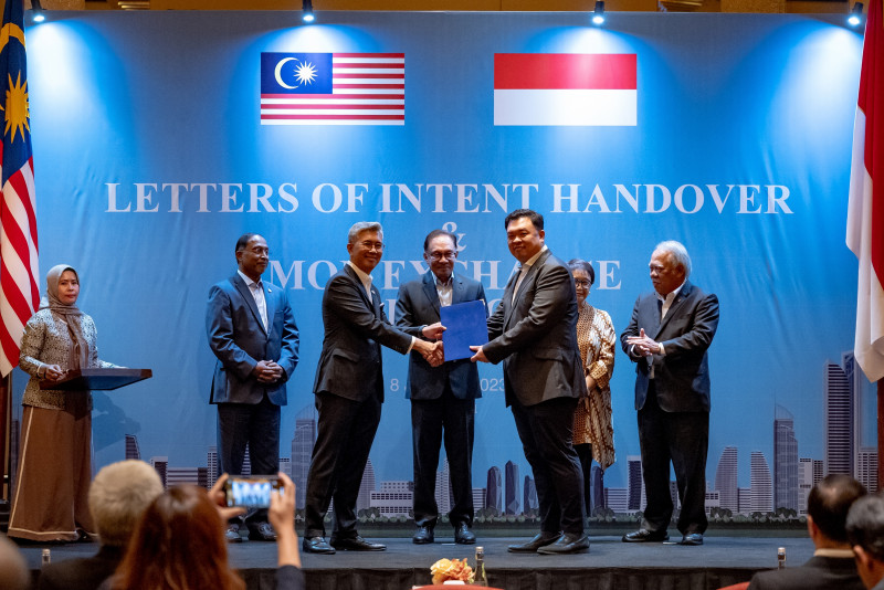 GLCs, private entities sign agreements during Anwar’s Jakarta visit