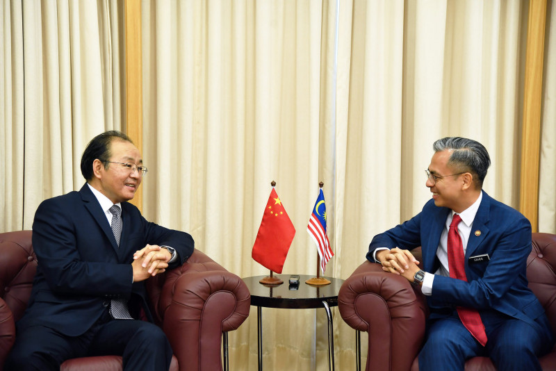 Chinese, US ambassadors pay courtesy calls to comms minister