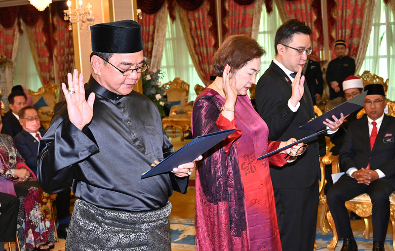 Two Pakatan reps take oath as Sabah cabinet members