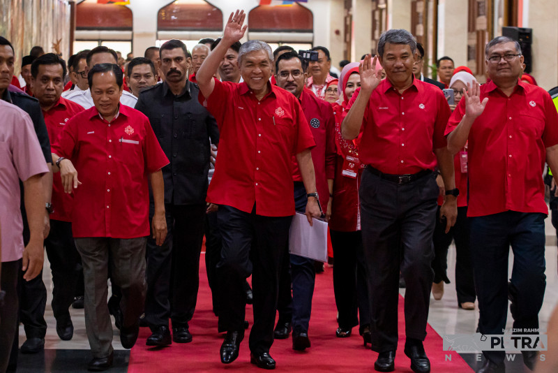 Umno wing chiefs urge delegates to keep Zahid, Tok Mat in top two posts