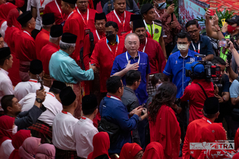 ‘Forgiven’ MCA, PBRS leaders attend Umno assembly opening