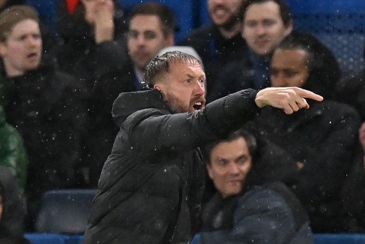 Arsenal sink Spurs to move eight clear, Chelsea ease pressure on Potter