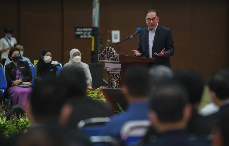 Govt must find other ways to help rakyat besides EPF withdrawals: Anwar