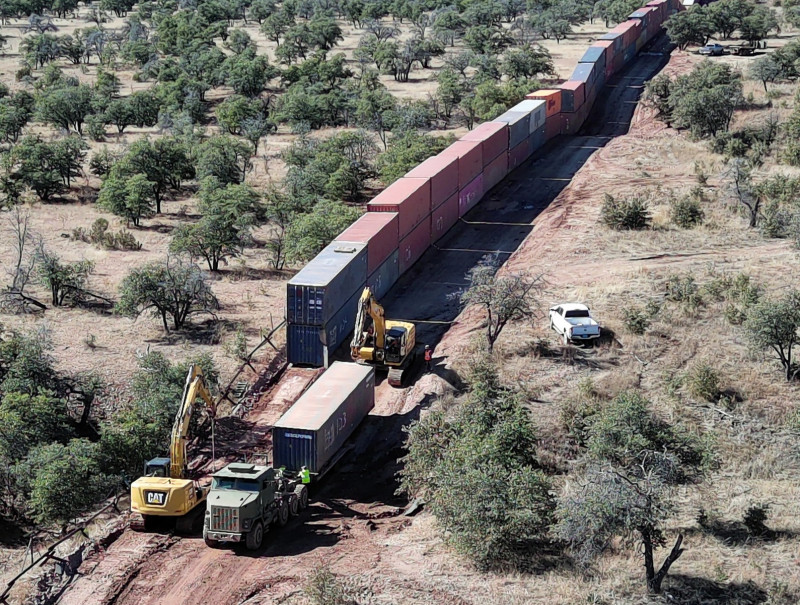Arizona dismantles shipping container wall on US-Mexico border