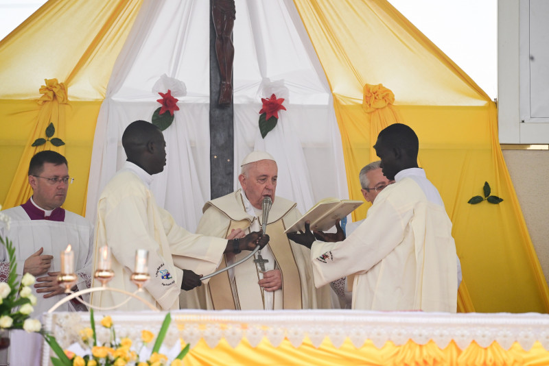 Pope urges end to ethnic hatred at open-air mass in South Sudan