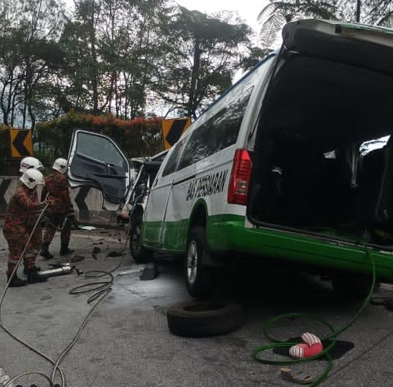 Six die in Genting tour van crash: authorities