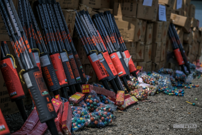 Pahang cops reject 50 applications to sell firecrackers, fireworks as Aidilfitri nears