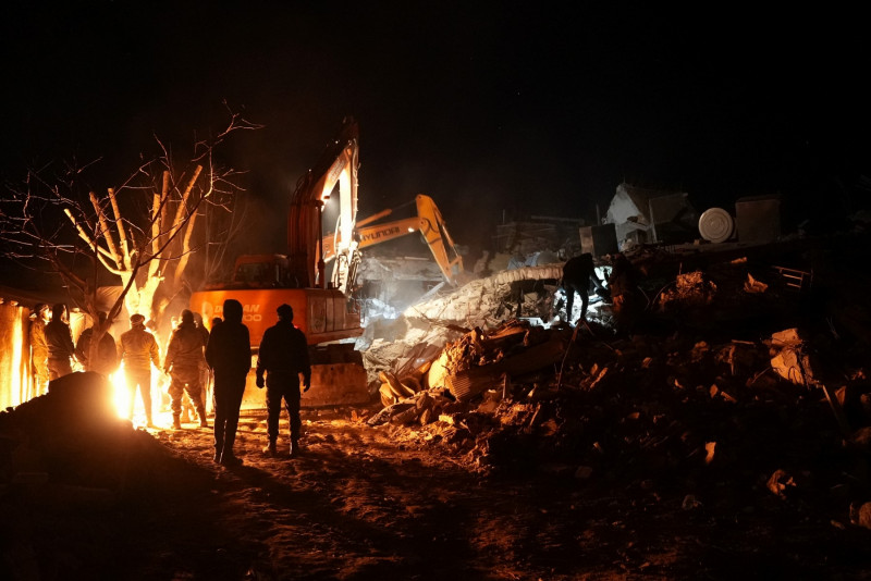 Turkiye, Syria quake toll tops 16,000 as cold compounds misery
