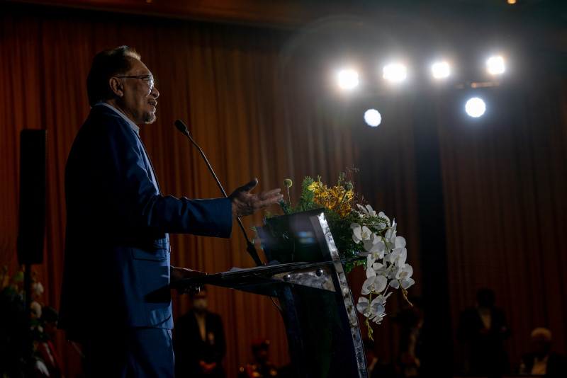 Don’t be duped by scammers, Anwar advises