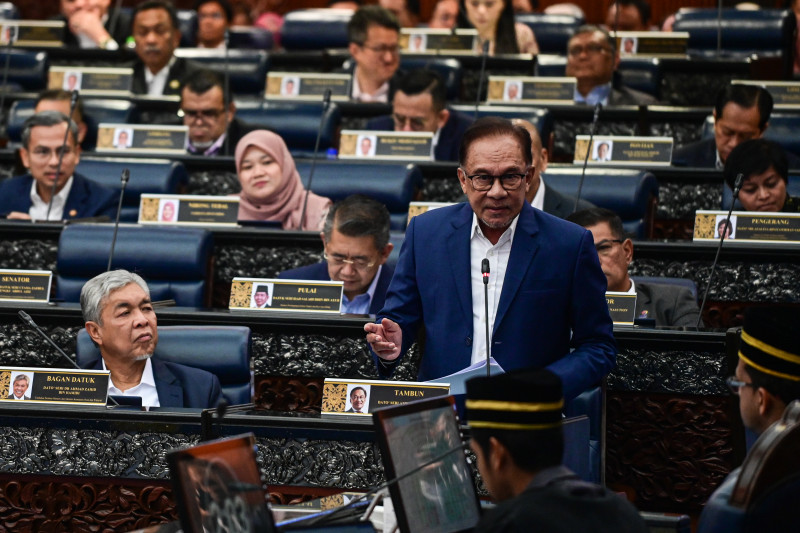 Anwar pays special tribute in Dewan to M’sian rescue teams in Turkiye