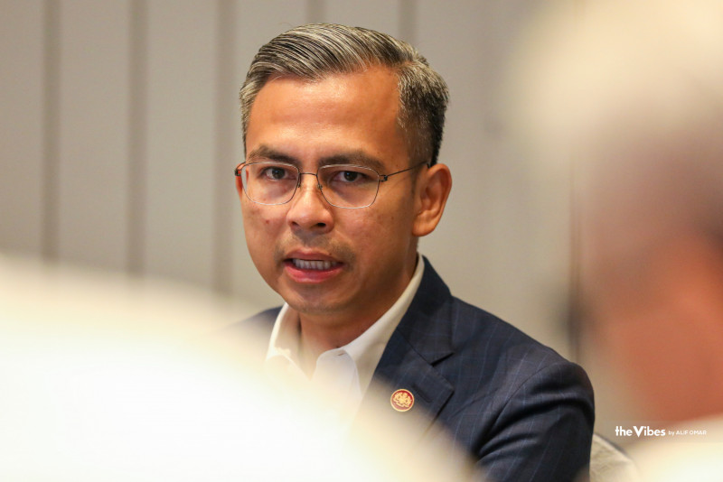 Fahmi to meet Air Selangor over residents’ RM170,000 unpaid water bills 