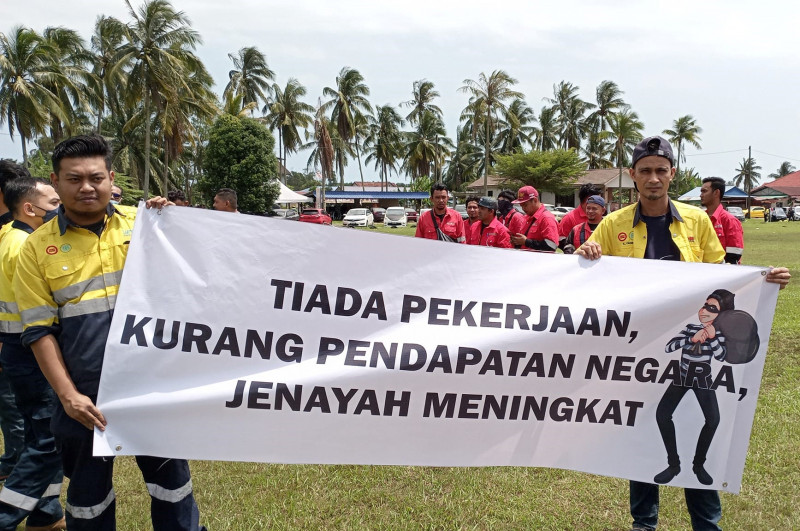 Leave Lynas alone: residents, workers rally to defend under-fire plant