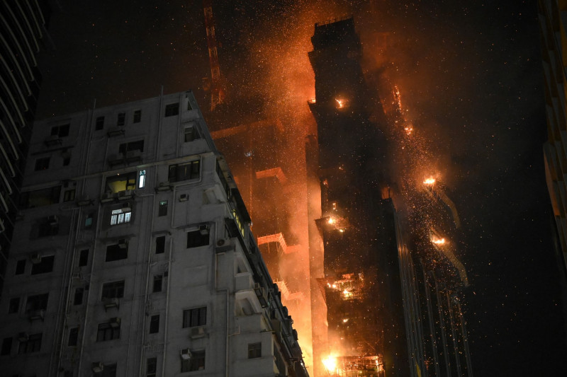 Massive fire engulfs Hong Kong high-rise construction site