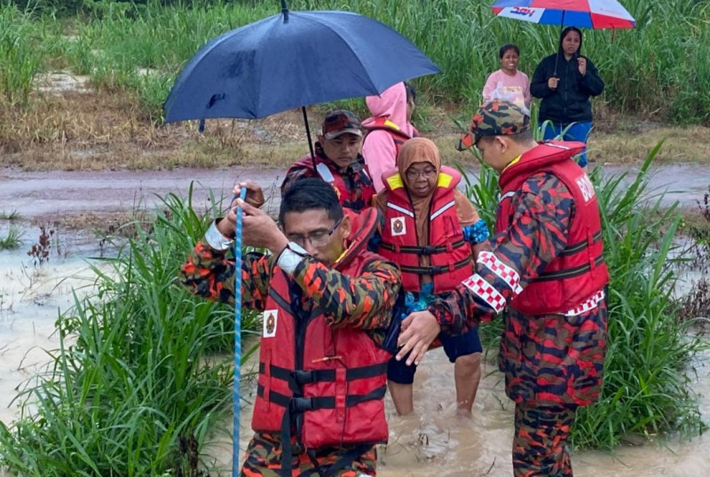 Floods force over 36,000 to shelter at relief centres in five states