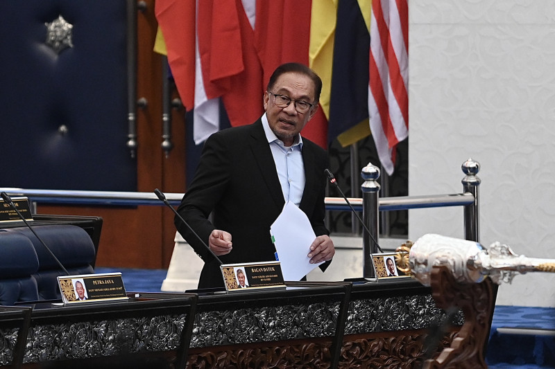 I will defend Muhyiddin if accusations untrue: Anwar  