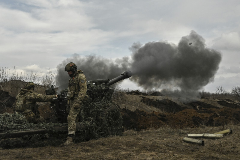 Russian strikes kill at least five in Ukraine