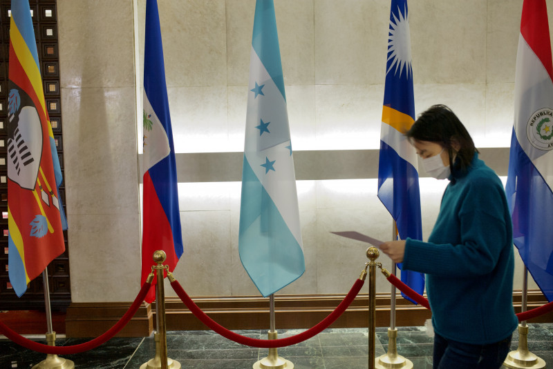 Honduras to start diplomatic ties with China, in blow to Taiwan