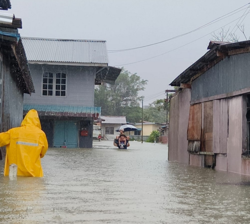 Flash floods hit Kuching, Samarahan in Sarawak