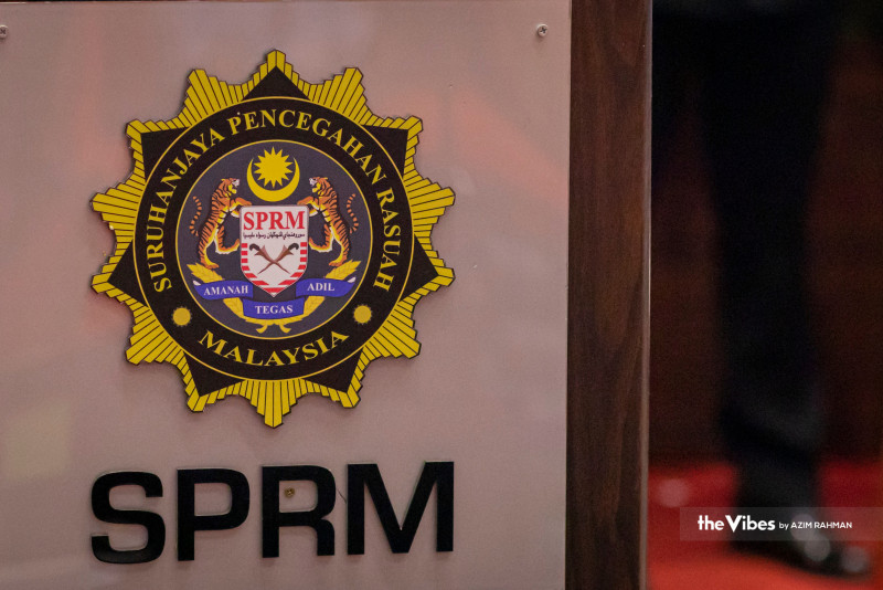 Who is the ‘former senior minister’ probed by MACC?