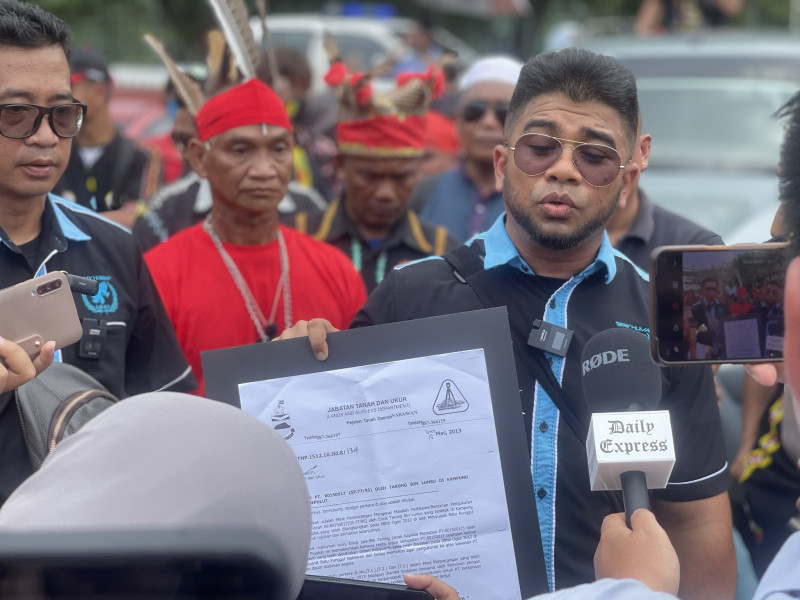 200 Sabah villagers protest denial of native titles at Land office