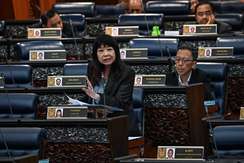 Tongue-tied Hui Ying takes heat for not answering in Dewan