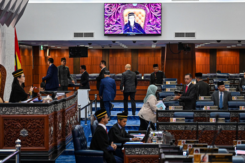 [UPDATED] Perikatan MPs walk out of Dewan after EPF withdrawal debate rejected
