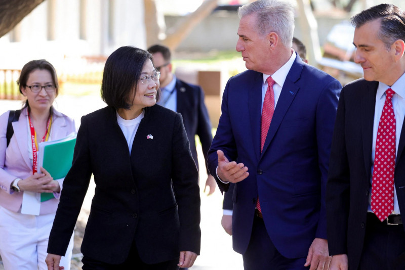 China deploys warships near Taiwan after Tsai-McCarthy meeting