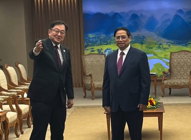 Vietnam PM hosts newly appointed Malaysian ambassador