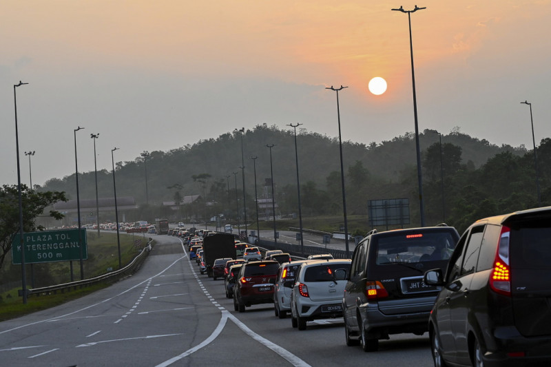 Raya rush: traffic slow on major highways, set to worsen later tonight