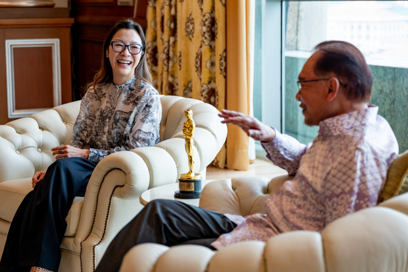 Oscar winner Michelle Yeoh pays Anwar visit, shares life journey