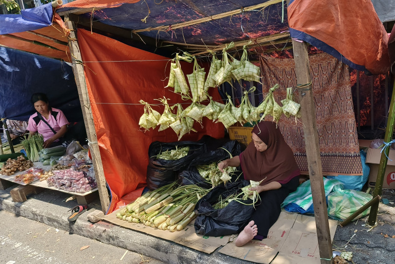 Sandakan’s famous ketupat street now barely making sales 