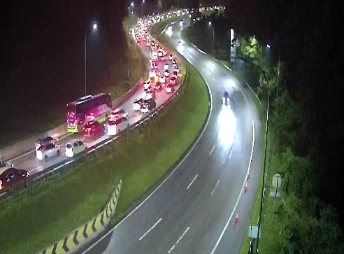 Major roads see heavy crawl on second Raya evening