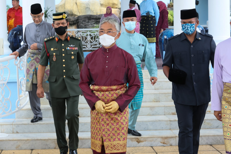 King attends Pahang regent’s Aidilfitri reception