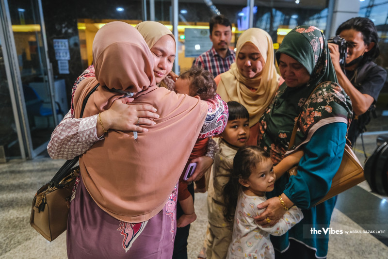 30 Malaysians rescued from Sudan arrive home
