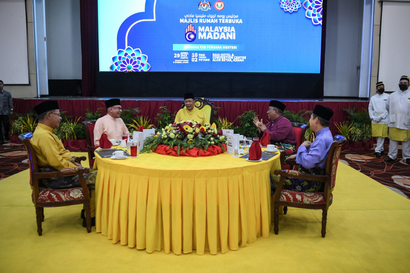 Anwar vows to address hardcore poverty nationwide