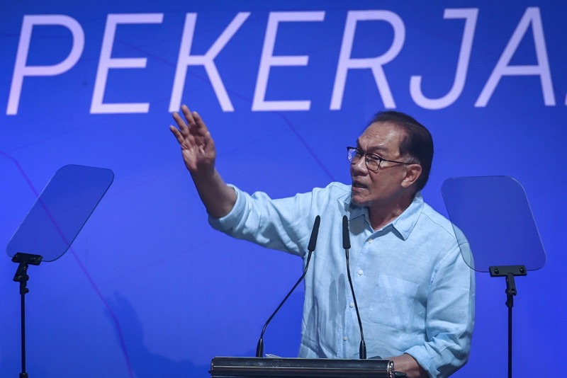 [UPDATED] You defend graft, but ignore workers’ rights: Anwar swipes at rivals
