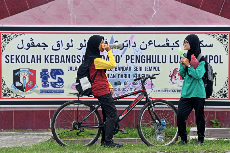 MoE allows students, teachers to use athletic wear due to hot weather