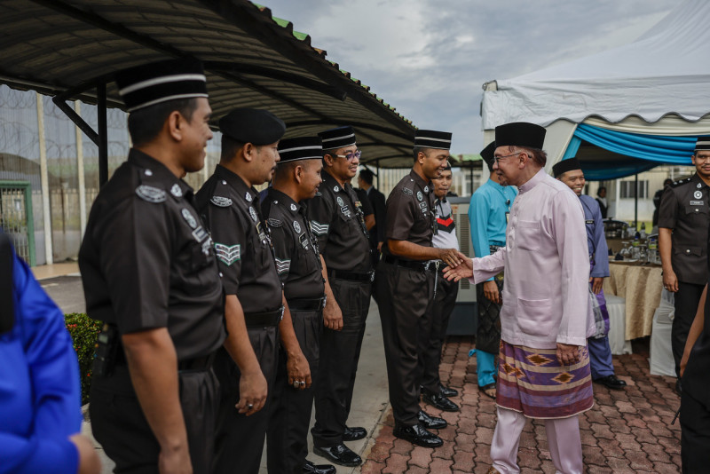 Expedite repairs on Sg Buloh Prison quarters: Anwar