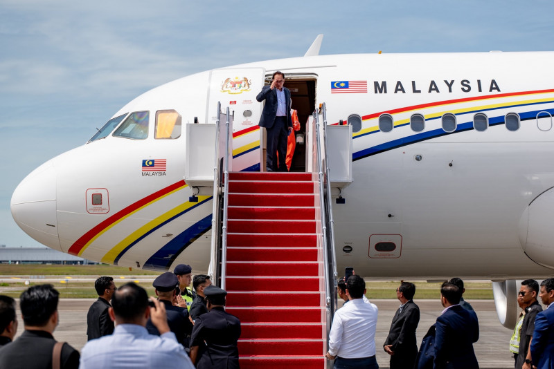 Anwar arrives at Indonesia’s Labuan Bajo for Asean summit