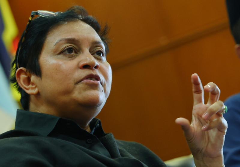 Umno to bring up dropped ‘Allah’ appeal in cabinet meeting tomorrow: Azalina