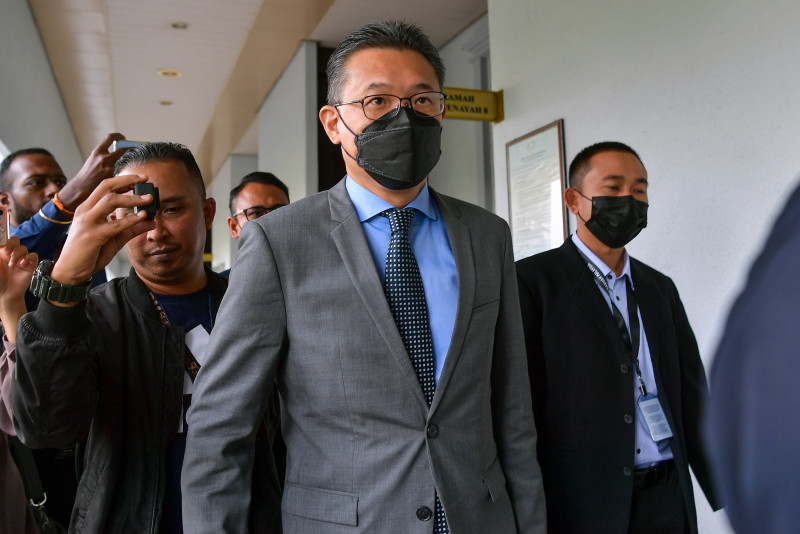 ‘Datuk Seri’ claims trial to soliciting, accepting RM15 mil in bribes