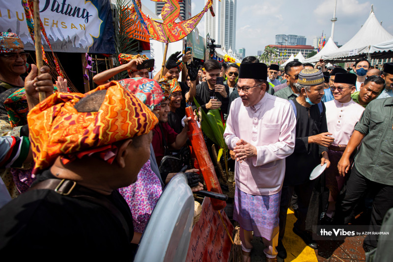[UPDATED] I’ve declared assets, no issue with Dr Mahathir’s challenge: Anwar